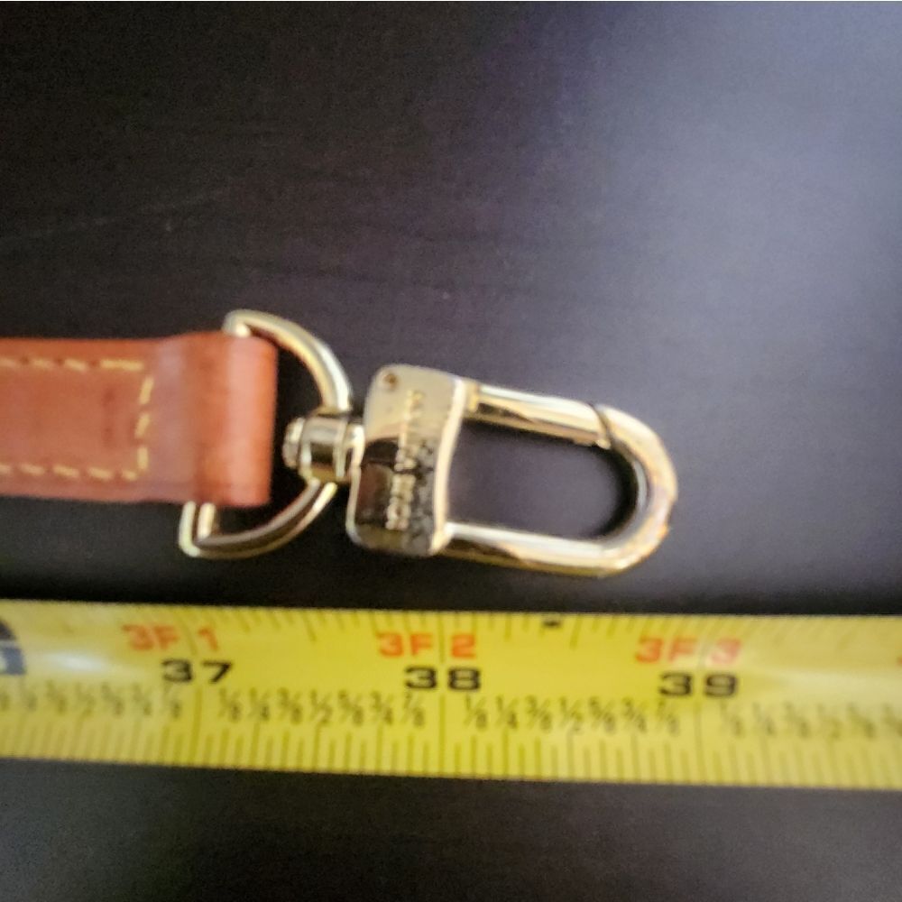 Louis Vuitton Leather with Goldtone Brass Strap - Picture 6 of 9